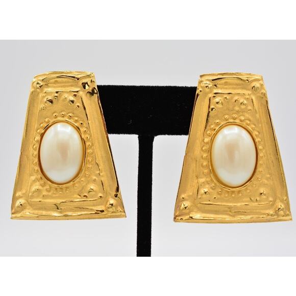 Givenchy Vintage Clip On Earrings Brushed Gold Pearl Signed Chunky 1980s BinAK - Picture 1 of 12